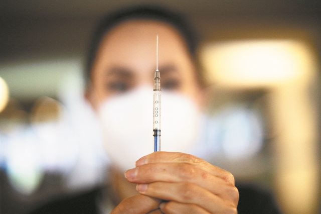 «Θα χρειαστούμε ενισχυτικές δόσεις εμβολίου»