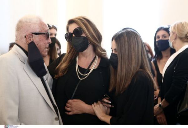 Τόλης Βοσκόπουλος : Τελευταίο αντίο με συγκίνηση, τραγούδια, χειροκροτήματα