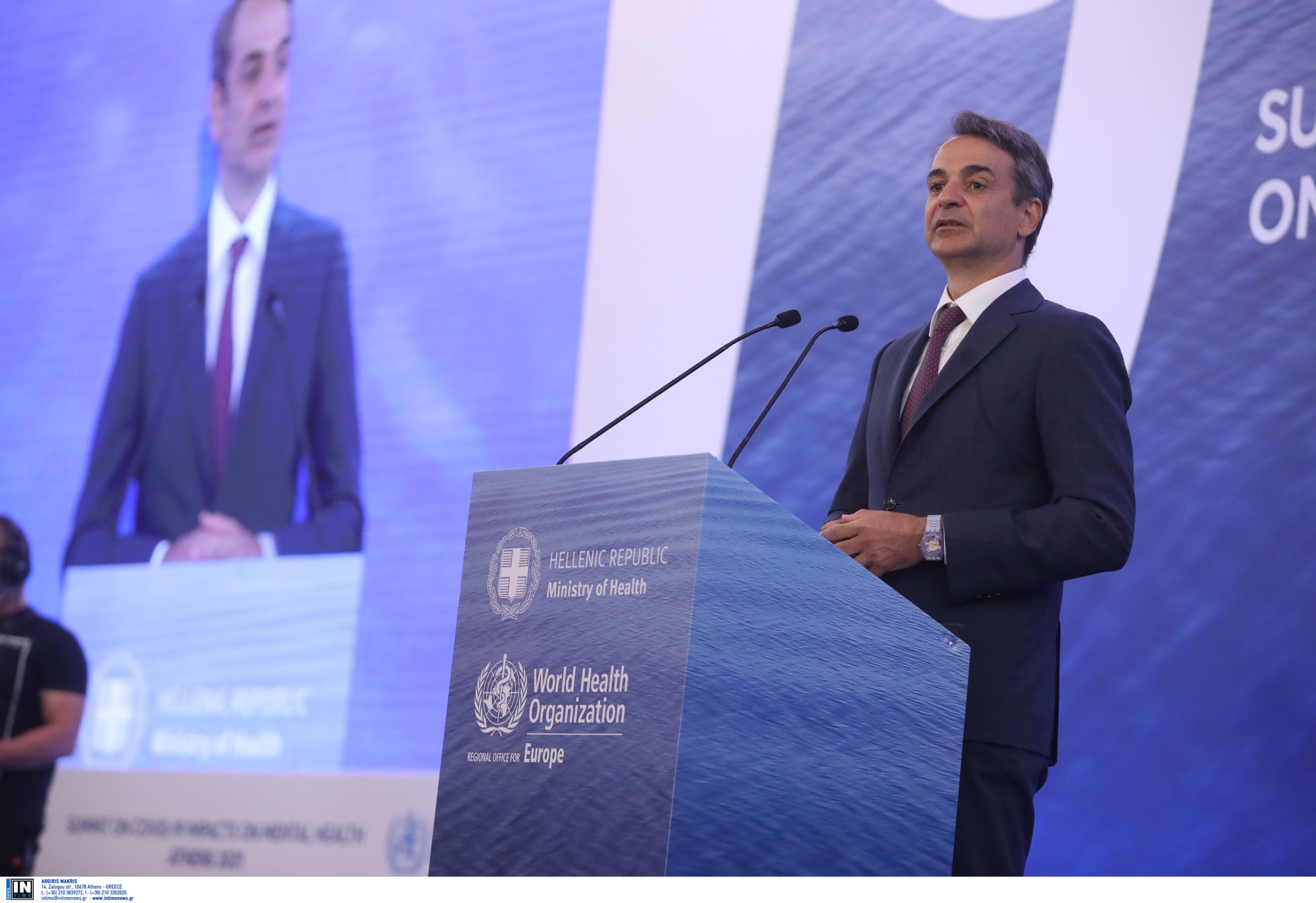 Mitsotakis urges teachers to get COVID-19 jab as government mulls compulsory vaccination