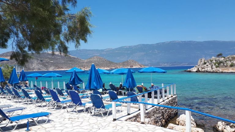 CNBC: Στην κόψη του ξυραφιού η τουριστική σεζόν – Τι λέει για την Ελλάδα | tovima.gr