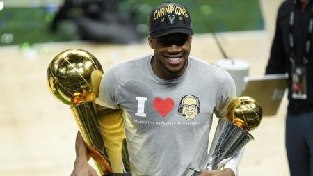 Αντετοκούνμπο: Ελληνοαμερικανικό εστιατόριο τού πρόσφερε δια βίου δωρεάν φαγητό!