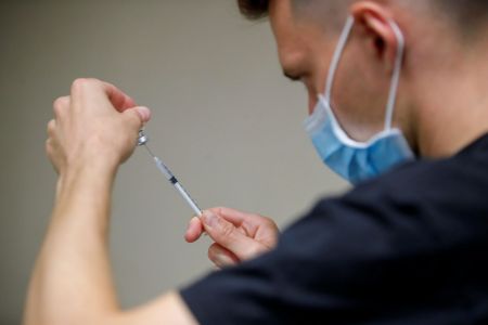 Κορωνοϊός: Ακόμη κι αν κολλήσουν covid οι εμβολιασμένοι, δεν κινδυνεύουν με σοβαρή νόσηση