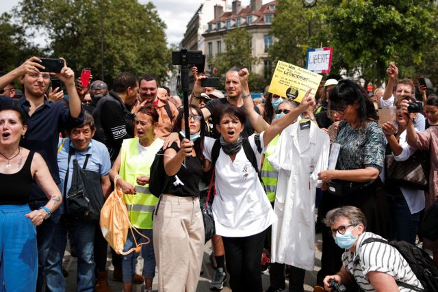 Γαλλία: Επεισόδια με αντιεμβολιαστές στο Παρίσι – Διαδηλώσεις και σε άλλες πόλεις | tovima.gr