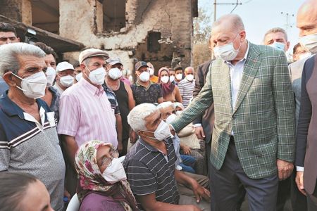 Ο πυρκαγιές καίνε τον «θρόνο» του Ερντογάν