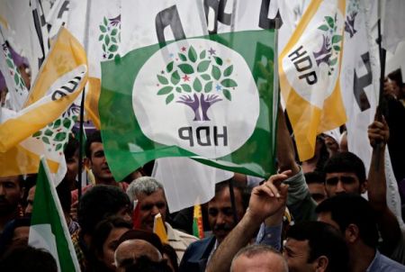Ο Ερντογάν προσπαθεί να κερδίσει τις ψήφους των Κούρδων την ώρα που εντείνει την καταστολή εναντίον τους