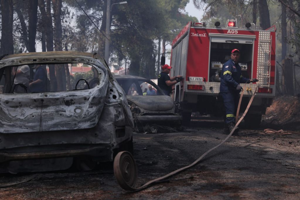 Φωτιά στη Σταμάτα: Ελεύθεροι οι προσαχθέντες, αναζητείται ένας μελισσοκόμος