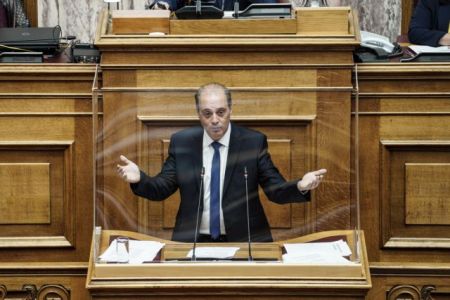 Κυριάκος Βελόπουλος: Ο περφόρμερ που πληγώνει τη ΝΔ