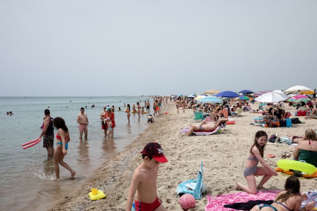 ΑΠΘ: Υπερδιασπορά του κορωνοϊού τα Σαββατοκύριακα στις παραλίες