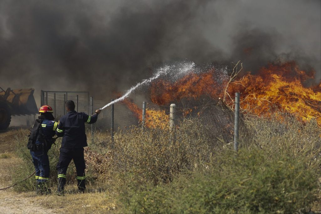 Αχαΐα: Βελτιωμένη η εικόνα στη Δροσιά – Οριοθετήθηκε η φωτιά στην Ελεκίστρα
