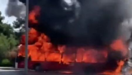 Θεσσαλονίκη: Στις φλόγες λεωφορείο του ΚΤΕΛ