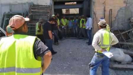 Καύσωνας: Έρχονται ανακοινώσεις για τους εργαζομένους – Δράσεις και προστασία ζητούν οι οικοδόμοι και οι διανομείς σε όλη τη χώρα