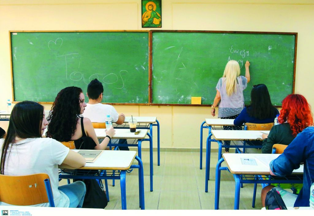 Κεραμέως: Έρχονται αλλαγές στα πρωτόκολλα – Δεν θα κλείνουν τμήματα με το πρώτο κρούσμα