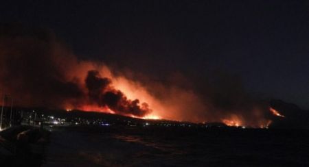 Μεγάλη φωτιά στην Αχαΐα – Ολονύχτια μάχη με τις φλόγες – Τραυματίες και καμένα σπίτια