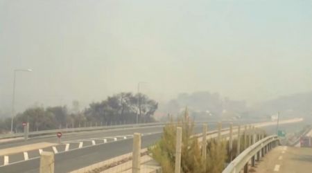 Μεγάλη φωτιά στην Αχαΐα – Εκκενώθηκαν χωριά – Κλειστές εθνική οδός και γέφυρα Ρίου