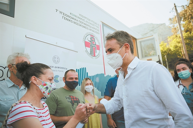 Αγωνία για εμβολιασμούς και τουρισμό