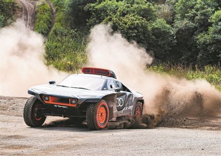 Δοκιμές εξέλιξης για το RS Q e-tron