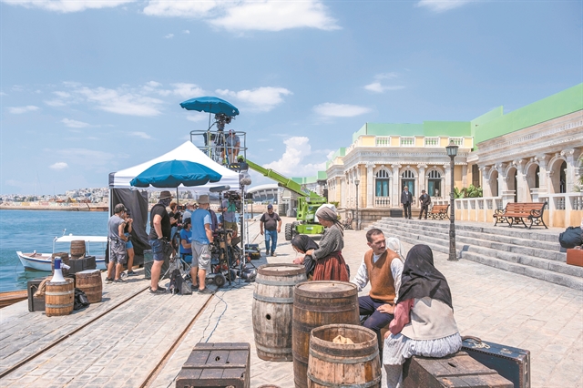 «Υποφέρουμε όλοι»