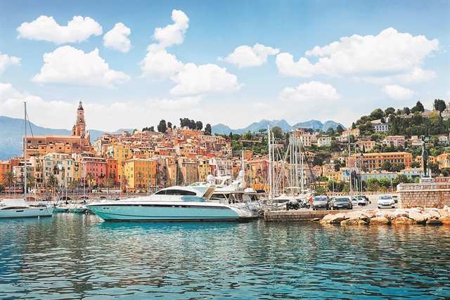 Mega yachts, ναυμαχίες, πέρλες και μαίανδροι…