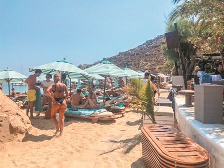 H Mykonos αποκλειστικά σε… ολόχρυσους τόνους