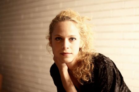 Έλλη Τρίγγου – «Καμία άλλη κακιά στιγμή, καμία γυναίκα μόνη…»