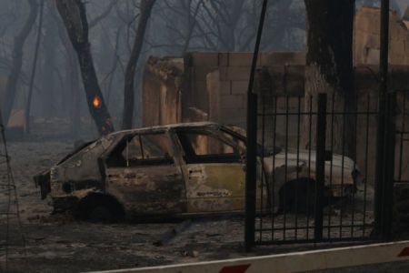 Φωτιά στην Αχαΐα – Συνεχίζεται η μάχη με τις φλόγες – 16 τραυματίες, «στάχτη» 20 σπίτια