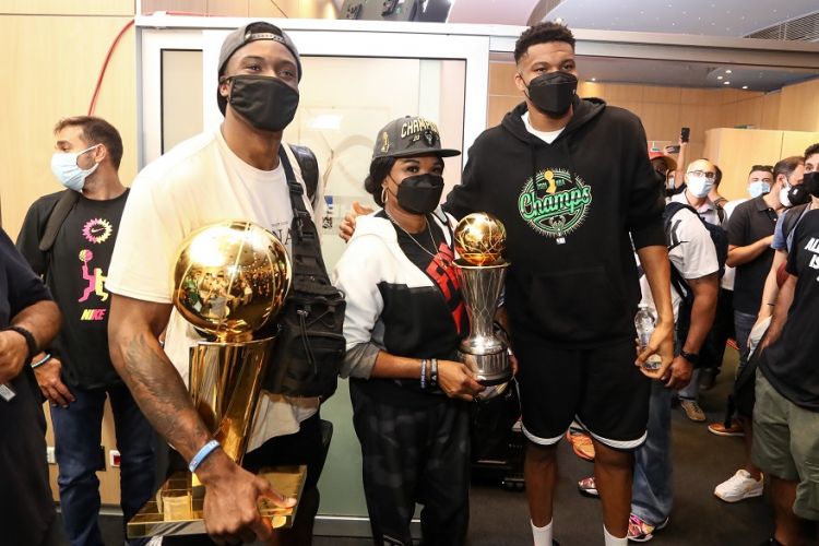 Γιάννης Αντετοκούνμπο – Σας παρακαλώ, όλοι με μάσκες, αύριο στα Σεπόλια