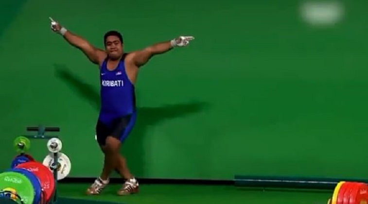 Ολυμπιακοί Αγώνες – Αρσιβαρίστας χορεύει μετά την προσπάθειά του και αποθεώνεται | tovima.gr