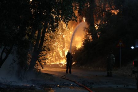 Χαρδαλιάς – 40 ενεργά μέτωπα σε όλη την Ελλάδα – 520 πυροσβέστες στη φωτιά στη Βαρυμπόμπη