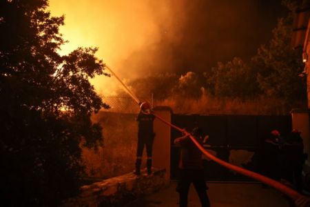 Φωτιά στη Βαρυμπόμπη – Δήμαρχος Αχαρνών: Υπάρχουν αναζωπυρώσεις, είμαστε σε επιφυλακή