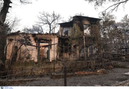 Φωτιά στη Βαρυμπόμπη – Σηκώθηκαν τα εναέρια μέσα – Εικόνες ολέθρου