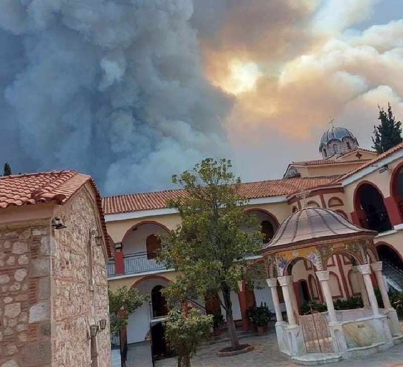 Εύβοια – Η φωτιά κύκλωσε αλλά δεν κατέστρεψε το μοναστήρι του Οσίου Δαυίδ