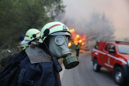 Φωτιά Βαρυμπόμπη – Απίστευτα αποπνικτική η ατμόσφαιρα σε περιοχές της Αττικής – Ο κόσμος ξυπνά από την κάπνα