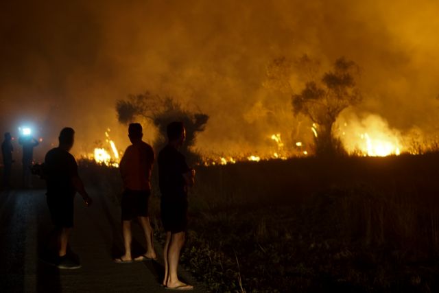 Φωτιές – Δεύτερη νύχτα αγωνίας για την Ελλάδα – «Μάχες» με την πύρινη κόλαση σε Αρχαία Ολυμπία και Εύβοια | tovima.gr