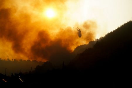 Φωτιά στην Ηλεία – 100 εγκλωβισμένοι στο χωριό Κλάδεος – Εκκενώσεις οικισμών
