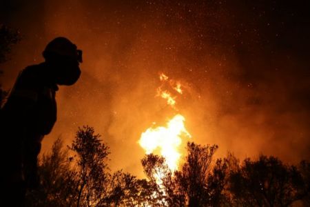 Φωτιά στη Φωκίδα – Εκκενώνεται ο Τολοφώνας – Μήνυμα από το 112