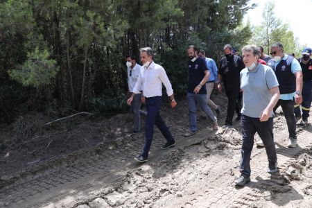 Βαρυμπόμπη – Στα μέτωπα της πυρκαγιάς μεταβαίνει ο Μητσοτάκης