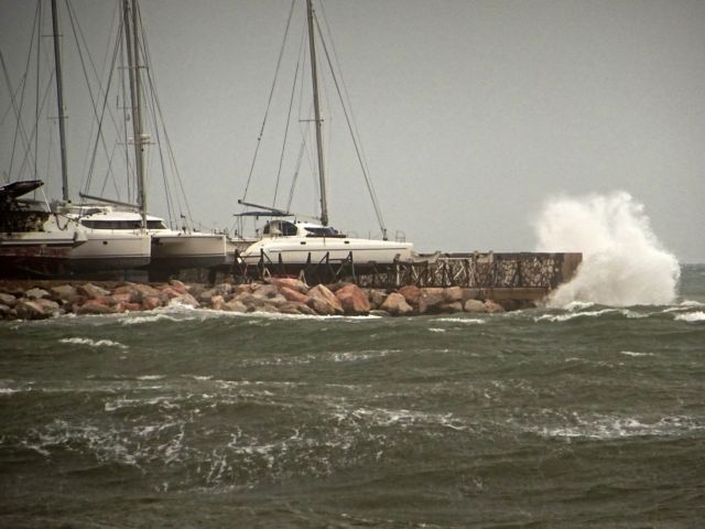 Καιρός – Επικίνδυνη ενίσχυση ανέμων – Πότε και πού θα βρέξει