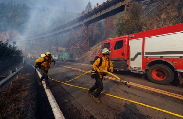 Καλιφόρνια – Νέες εντολές εκκένωσης καθώς η πυρκαγιά Ντίξι εξακολουθεί να καίει μεγάλες εκτάσεις | tovima.gr