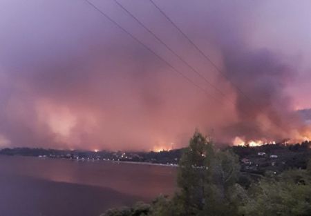 Πυρκαγιά στη Β. Εύβοια – «Η φωτιά θα φτάσει στη Χαλκίδα, θα θρηνήσουμε ανθρώπους» – συγκλονίζει ο Δήμαρχος Μαντουδίου