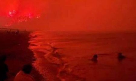 Φωτιά στην Εύβοια – Ετσι έγινε η δραματική διάσωση εγκλωβισμένων από Αγία Αννα και άλλες 2 παραλίες