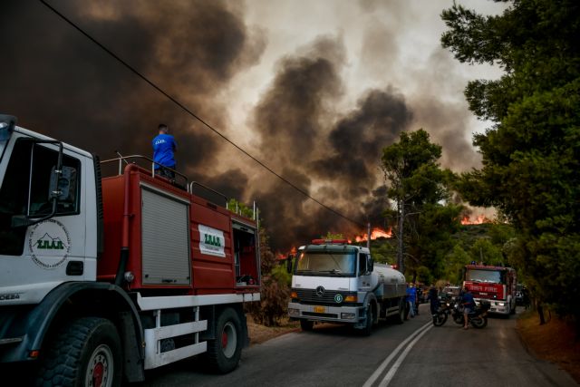 Φωτιά στην Αττική – Εκκενώνεται η Σταμάτα και η Ροδόπολη – Νέο μήνυμα από το 112 | tovima.gr