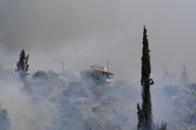 Φωτιές στην Αττική – «Χάνεται» η μάχη για τον Άγιο Στέφανο – Καίγεται ο οικισμός Ποντίων | tovima.gr
