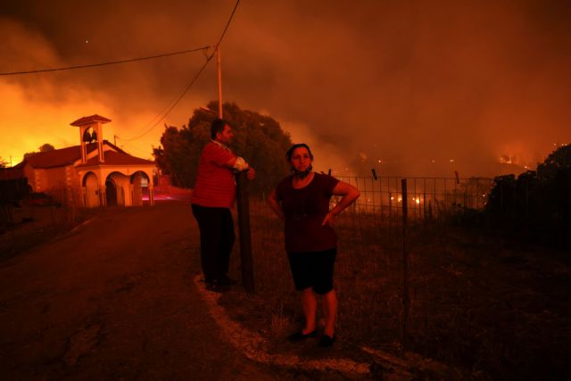 Μαλακάσα – Οι φλόγες πέρασαν την εθνική προς Ωρωπό – Ζητούνται εκκενώσεις | tovima.gr