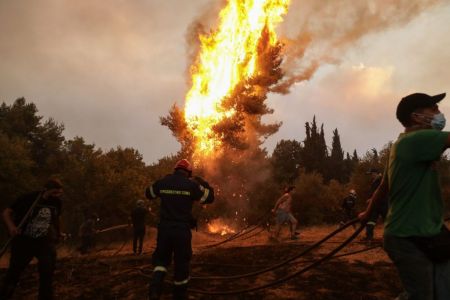 Συγκλονιστικό βίντεο ντοκουμέντο από τη φωτιά στο Κρυονέρι