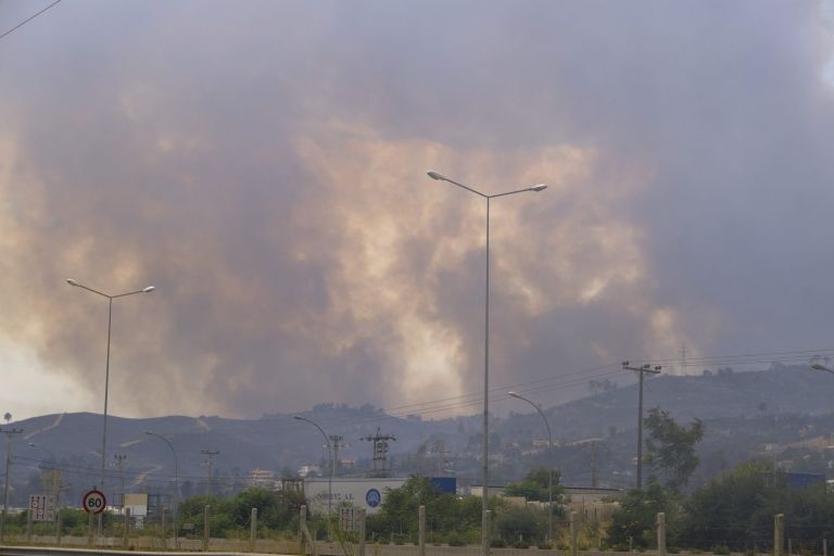 Φωτιά στην Αττική – Η εικόνα της καταστροφής από ψηλά | tovima.gr
