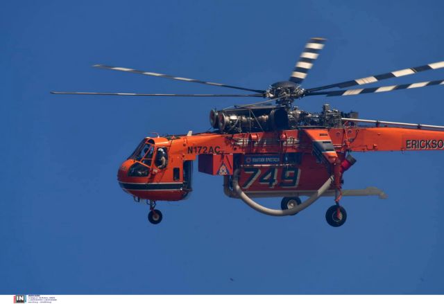 Ο αριθμός των αεροσκαφών που επιχειρούν στη φωτιά προκαλεί αντιπαράθεση ΣΥΡΙΖΑ – κυβέρνησης