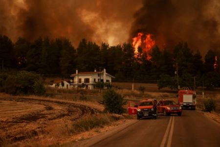 Φωτιά στην Εύβοια – Πληροφορίες για εγκλωβισμένη έγκυο στις Μηλιές