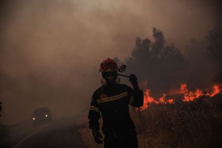 Φωτιά στην Εύβοια – Τραυματίστηκε πυροσβέστης – Δεν διατρέχει κίνδυνο