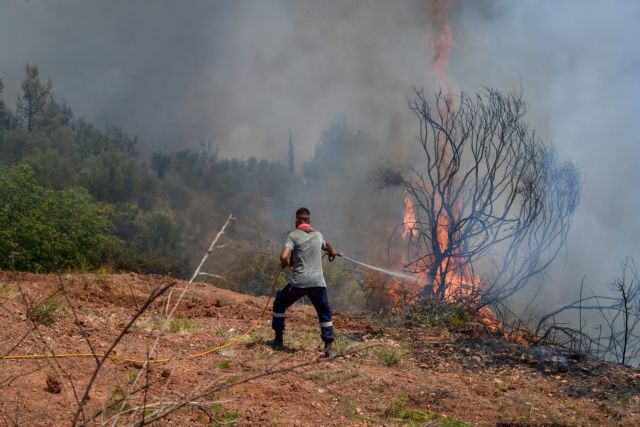 Τραυματισμός πυροσβέστη στην Πάρνηθα