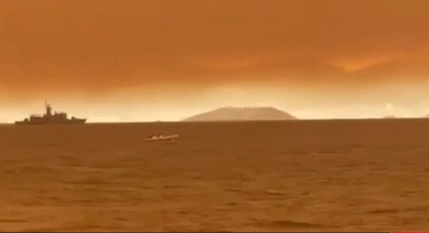 Φωτιά στην Εύβοια – «Καίγεται» η θάλασσα – Το in.gr στο Πευκί